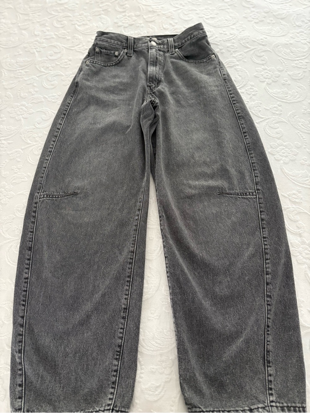 Levi’s Cinch Barrel Leg Black Wash Jeans